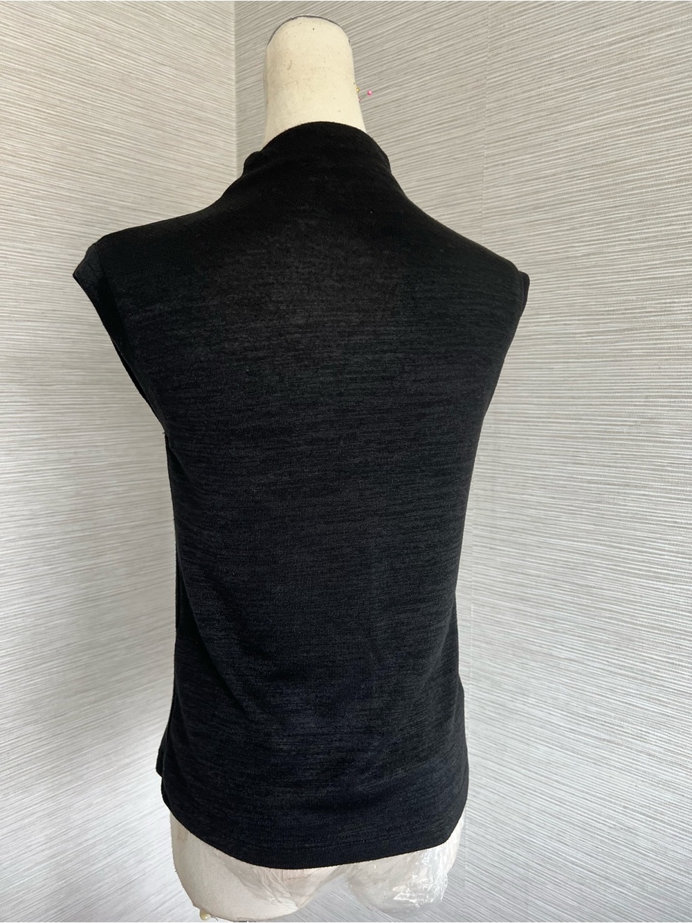 TAHARI Black Sleeveless Mock Neck Top - Picture 4 of 8